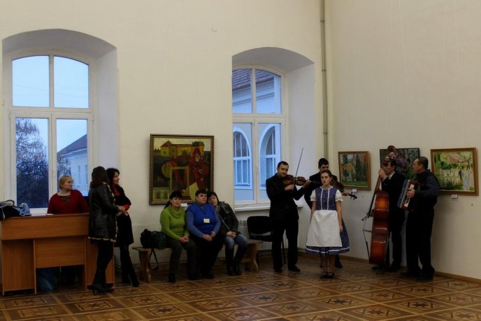 Угорські художники Закарпаття відзначили ювілей виставкою – 01