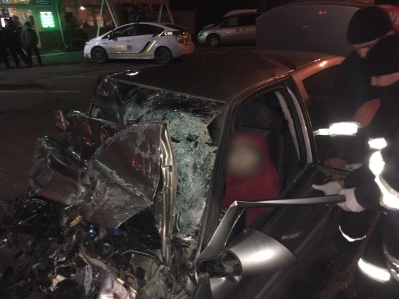 Поліція оприлюднила нові фото з місця смертельної аварії біля угорського кордону – 03 Поліція оприлюднила нові фото з місця смертельної аварії біля угорського кордону – 03