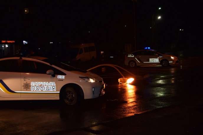 В Ужгороді на дорогу впав ліхтарний стовп – 07