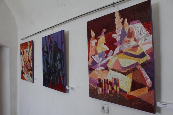 У Мукачеві відкрили виставку відомого закарпатського художника  – 11