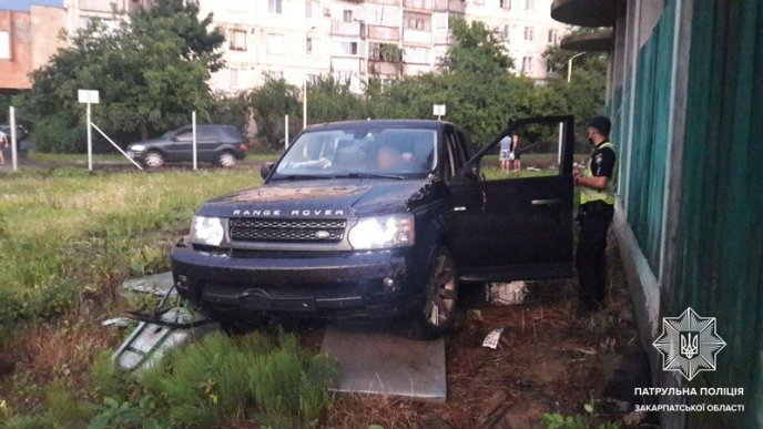 П’яний водій позашляховика скоїв аварію в Ужгороді – 03