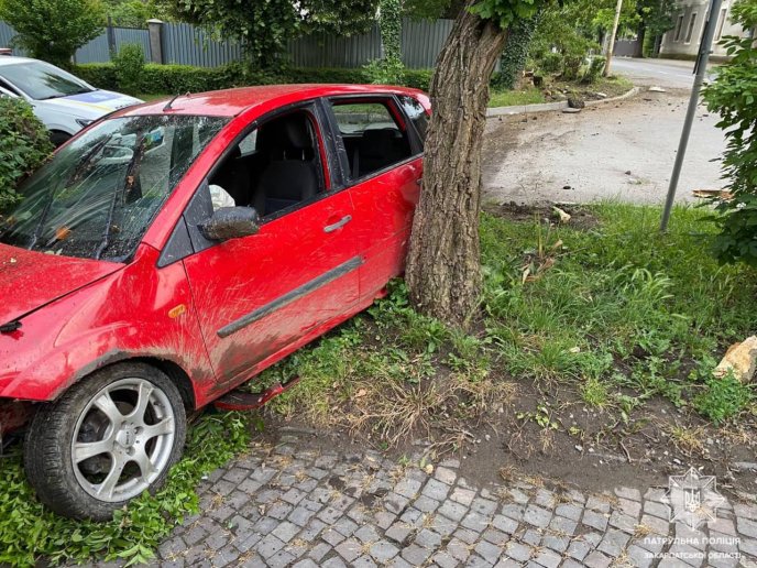 Вранці п’яний водій скоїв аварію в Ужгороді – 01