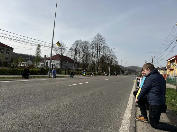 Одна із закарпатських громад прощалася із Героєм у його день народження – 02 Одна із закарпатських громад прощалася із Героєм у його день народження – 02