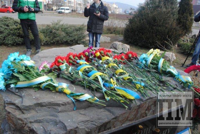 У Мукачеві вшанували річницю трагічних подій на Майдані (ФОТО) – 15