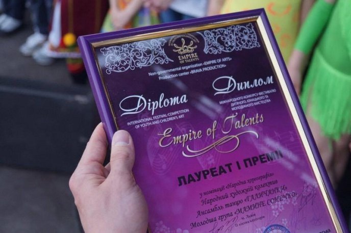 У Мукачево завітали відома співачка та хореограф – 05