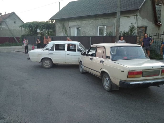 Зіткнулись дві автівки: очевидці кажуть про п’яного винуватця ДТП – 01