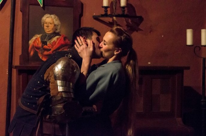 Хлопець влаштував своїй коханій у замку "Сент-Міклош" в Чинадієві справжній фільм-екшн. Опісля освідчився – 01