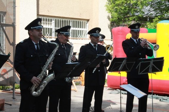 Оркестр поліції Закарпаття відкрив "Сакуру-Фест" в Ужгороді – 06 Оркестр поліції Закарпаття відкрив "Сакуру-Фест" в Ужгороді – 06