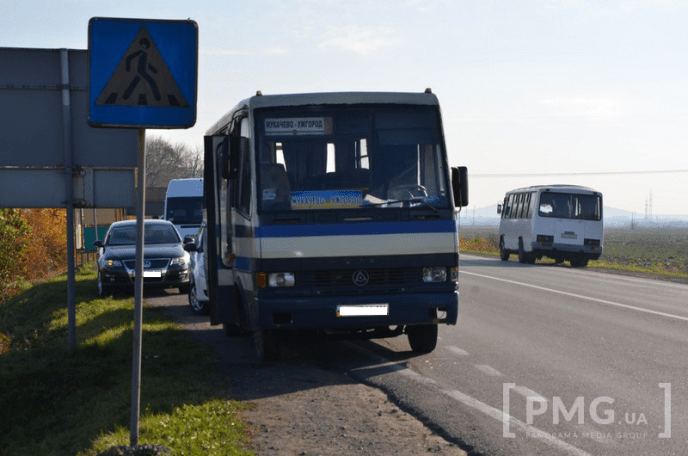 Біля села Іванівці у ДТП потрапили дві маршрутки та іномарка – 03