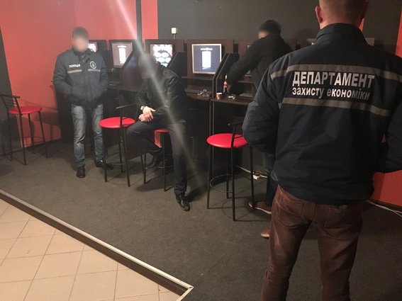 Поліція припинила діяльність підпільного грального закладу – 02