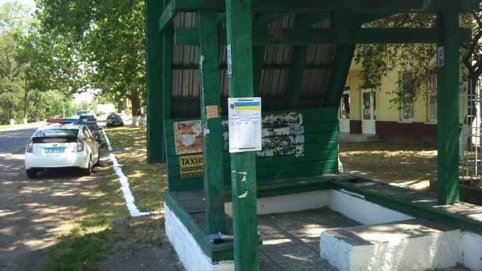 На всіх зупинках міського транспорту Берегова встановили розклад маршрутів (ФОТОФАКТ) – 01