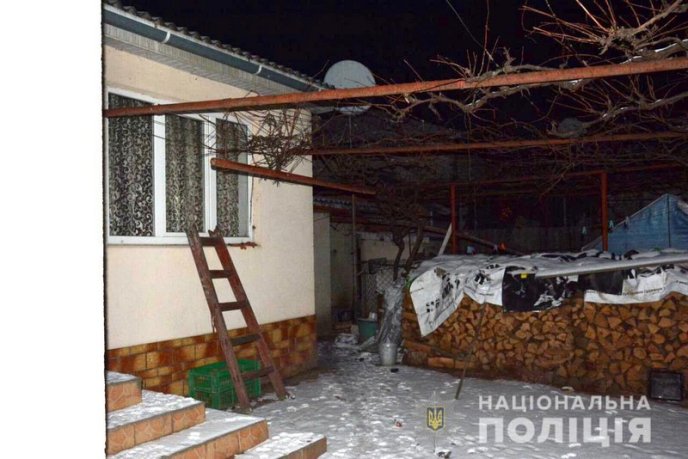 Двоє зловмисників увірвались у дім жінки. Згодом її знайшли мертвою – 02