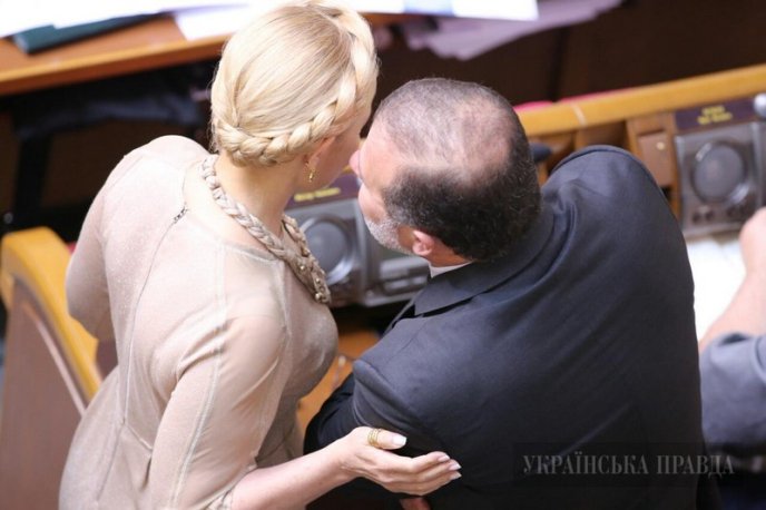 Журналісти зловили Балогу з Тимошенко під час "милої" бесіди – 03