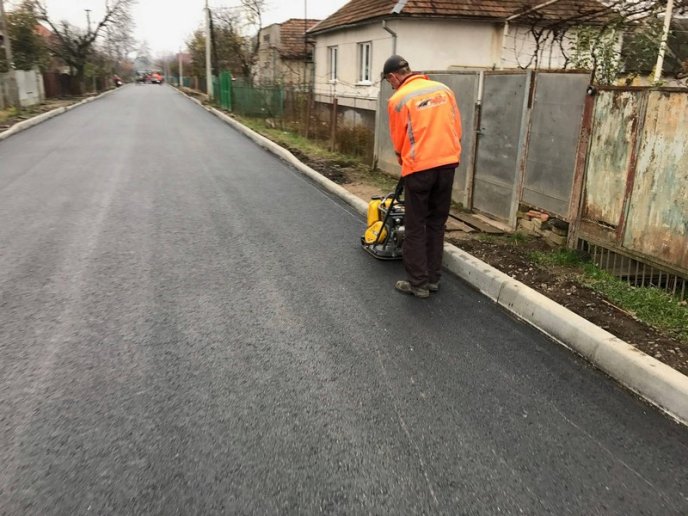 У мікрорайоні Підгоряно в Мукачеві асфальтують одну з вулиць – 02