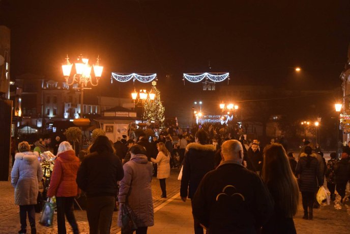 В Ужгороді стартував новорічно-різдвяний ярмарок – 17 В Ужгороді стартував новорічно-різдвяний ярмарок – 17