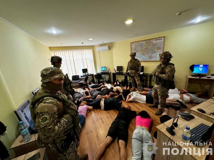 100 тисяч доларів прибутку на тиждень: поліцейські ліквідували масштабну мережу шахрайських кол-центрів – 10 100 тисяч доларів прибутку на тиждень: поліцейські ліквідували масштабну мережу шахрайських кол-центрів – 10