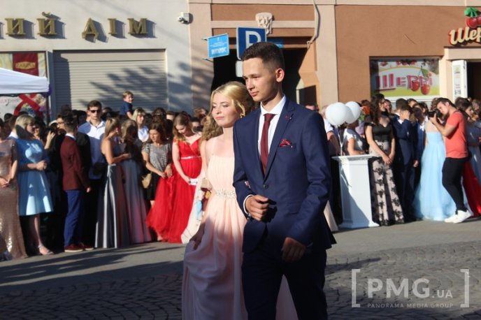 У Мукачеві нагородили випускників-медалістів – 63