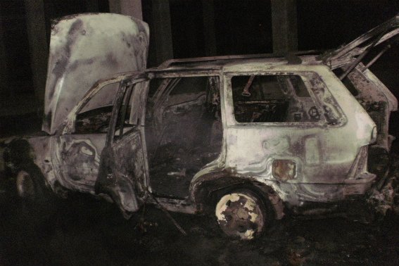 В Ужгороді згоріла іномарка "SsangYong": поліція припускає, що був підпал – 02