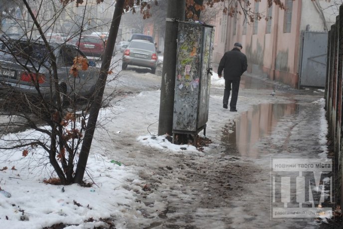 Мукачево потопає в калюжах від талого снігу (ФОТОРЕПОРТАЖ) – 02