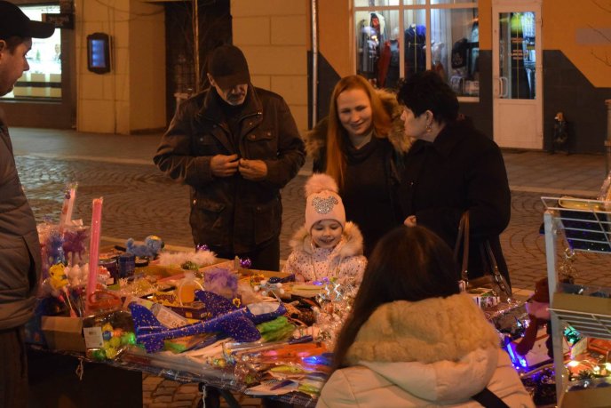 В Ужгороді стартував новорічно-різдвяний ярмарок – 16 В Ужгороді стартував новорічно-різдвяний ярмарок – 16
