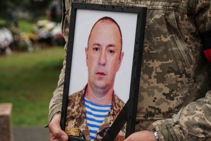 Сьогодні поховали закарпатця, який загинув на війні – 02