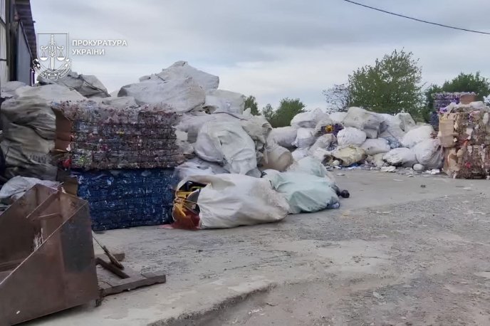 Ділки вирішили заробляти на вторсировині / фото: Закарпатська обласна прокуратура
