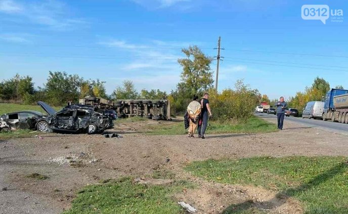 З’явилися фото з місця моторошної автотрощі – 03