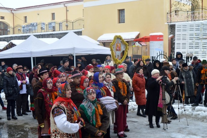 В Ужгороді стартував гастрономічно-колядницький фестиваль «Василля» – 02