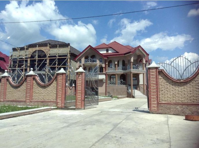 "Межигір’я Януковича? Маєтки Конча-Заспи? Це все фігня", – киянин вражений маєтками у Нижній Апші – 07