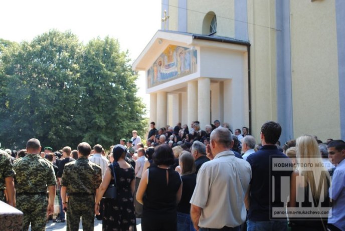 "Герої не вмирають!"У Мукачеві попрощалися з Вільгельмом Штольцелем, полеглим під Зеленопіллям (ФОТО) – 03