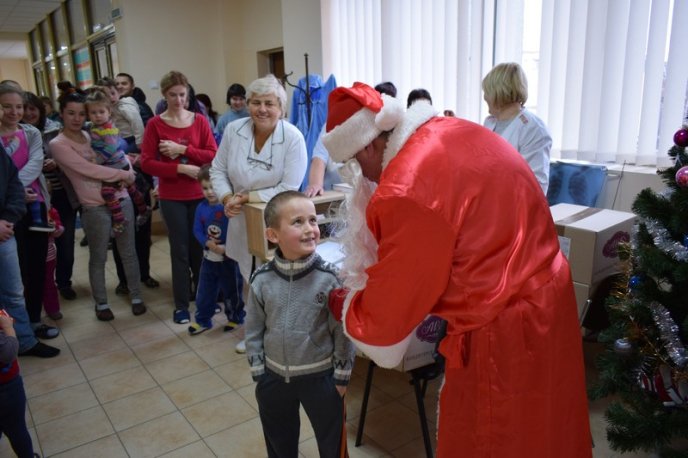 Для маленьких пацієнтів Ужгородської міської дитячої лікарні влаштували свято – 05
