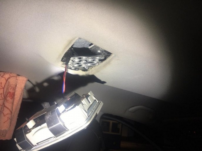 На КПП «Лужанка» виявили партію нарковмісних медпрепаратів на суму майже 1,4 мільйони – 02