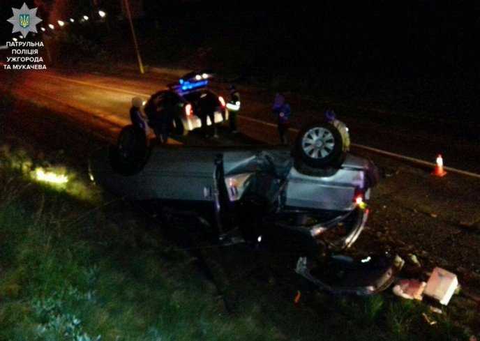 ДТП в Ужгороді: Сітроен перекинувся на дах і злетів у кювет – 01 ДТП в Ужгороді: Сітроен перекинувся на дах і злетів у кювет – 01