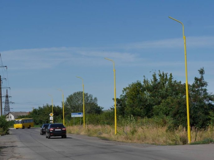 В Ужгороді встановлювали нові опори для вуличного освітлення – 08