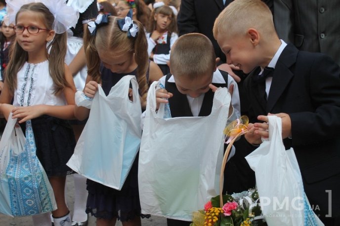 НВК "Гармонія" урочисто відзначила свято Першого вересня лінійкою у вишиванках – 47