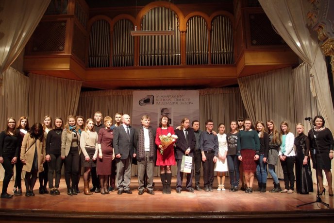 У Закарпатській філармонії визначили переможців відкритого конкурсу піаністів імені Дезидерія Задора – 12