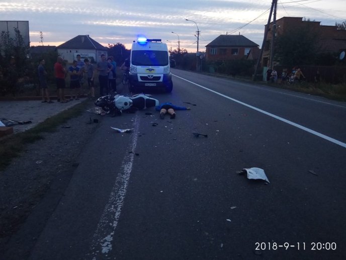 Смертельна ДТП на Мукачівщині: внаслідок зіткнення з вантажівкою загинув мотоцикліст – 02