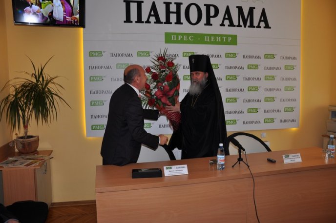 Владика Феодор освятив нововідкритий прес-центр у Мукачеві (ФОТО, ВІДЕО, ОНОВЛЕНО) – 18