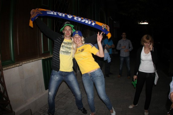 Мукачівці святкували перемогу збірної України до самого ранку (ФОТОРЕПОРТАЖ) – 08