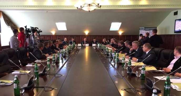 Голова Закарпатської облради разом з трьома керівниками областей у присутності спікера ВРУ підписали звернення до уряду – 05