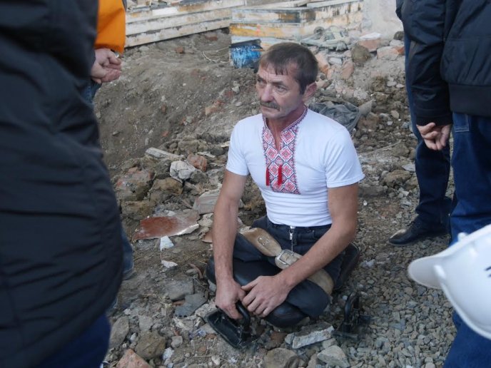 Під фундамент майбутнього реабілітаційного центру в Ужгороді заклали "капсулу часу" – 06