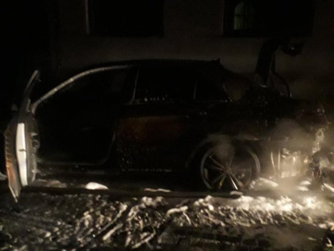 Цієї ночі в області горіли дві машини – 01