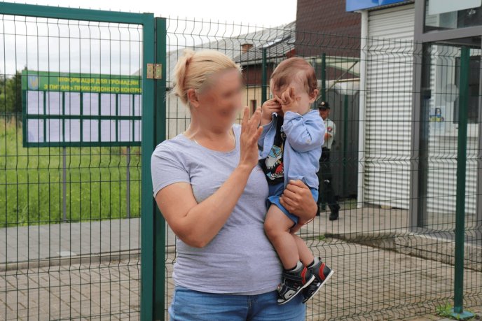 Затримано закарпатця, який хотів перепродати дитину в ЄС за 25 тисяч доларів – 08 Затримано закарпатця, який хотів перепродати дитину в ЄС за 25 тисяч доларів – 08