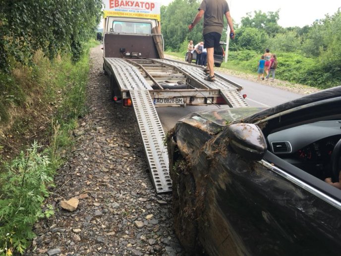 На Виноградівщині іномарка опинилась у кюветі – 02