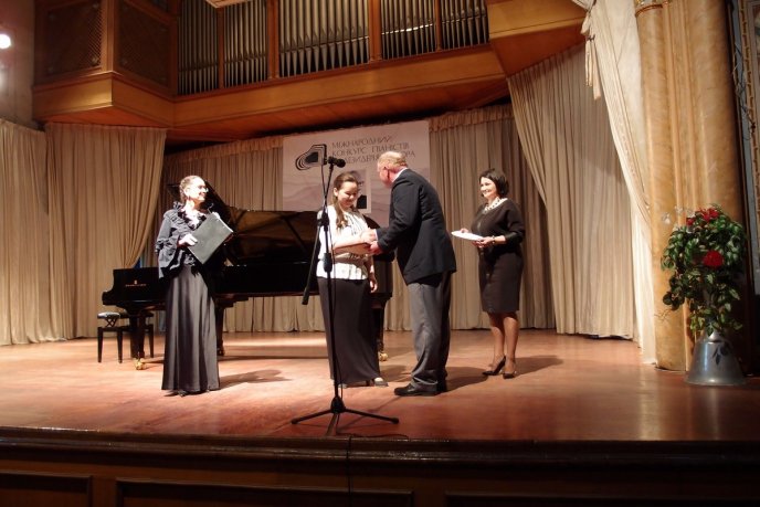 У Закарпатській філармонії визначили переможців відкритого конкурсу піаністів імені Дезидерія Задора – 08