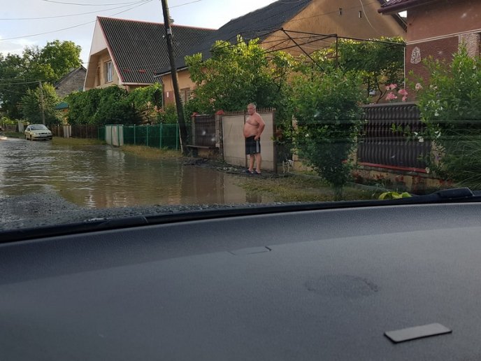 "Думаємо про гондоли", – в мережі опублікували наслідки сьогоднішньої зливи на Закарпатті – 01