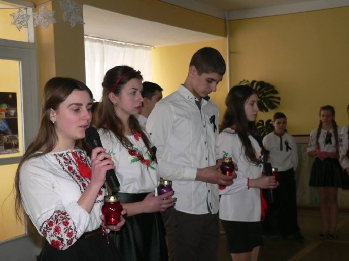 У Чинадіївській школі відкрили меморіальну дошку загиблому бійцю АТО Олександру Тербану – 11