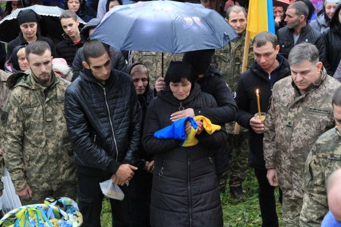 Одна із громад Закарпаття попрощалася із Героєм – 06