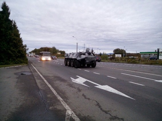 Вулицями Закарпаття рухалась колона військової техніки – 01