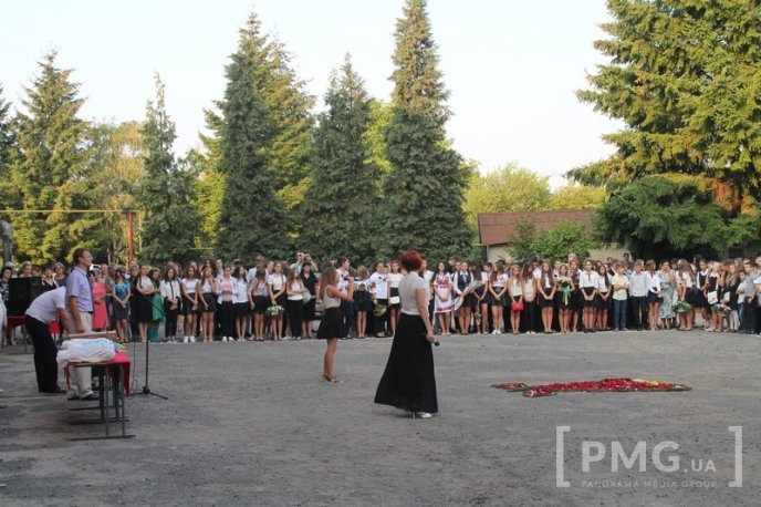 НВК "Гармонія" урочисто відзначила свято Першого вересня лінійкою у вишиванках – 11